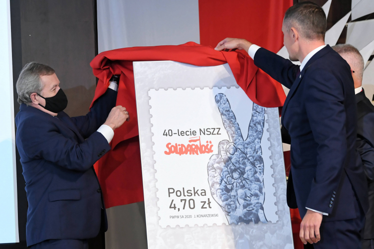 Wiceprezes Rady Ministrów, minister kultury i dziedzictwa narodowego Piotr Gliński (L) podczas posiedzenia Zarządu Regionu Gdańskiego NSZZ "Solidarność" w Sali BHP w Gdańsku. Fot. PAP/A. Warżawa