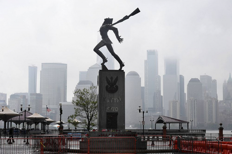 Pomnik Katyński w Jersey City. Fot. PAP/R. Pietruszka