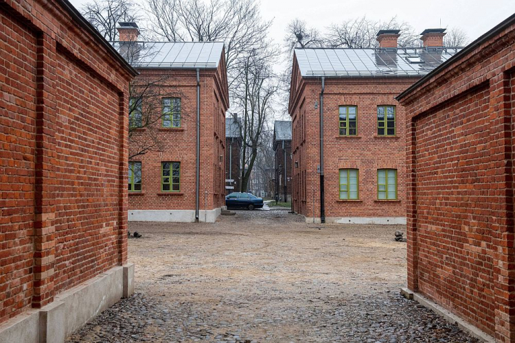 Pierwszy zabytkowy dom po rewitalizacji przy ul. Księży Młyn 8 w Łodzi. 01.2020. Fot. PAP/G. Michałowski