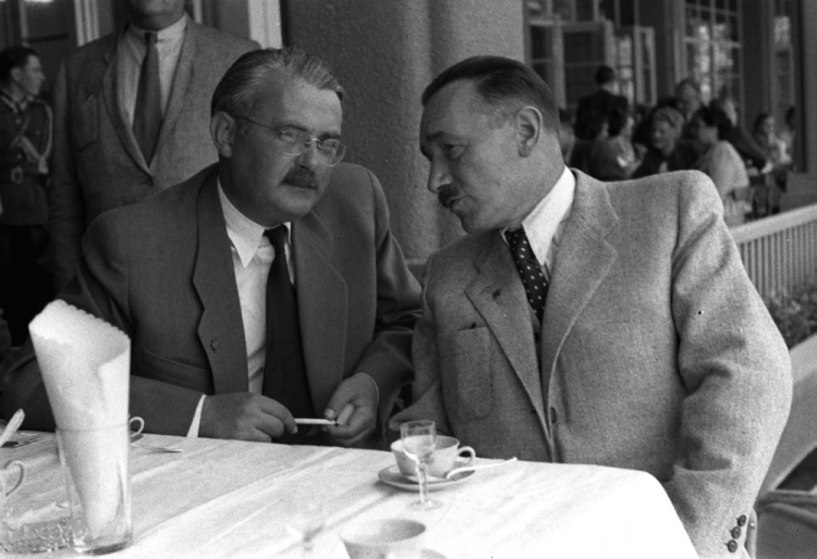 Hilary Minc (L) i Bolesław Bierut, 1950 r. Fot. PAP/CAF-Archiwum