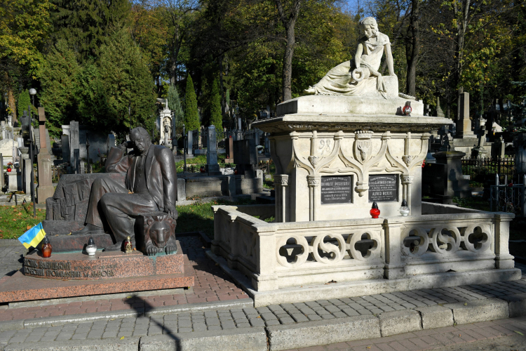 Lwów, Ukraina, 01.11.2019. Cmentarz Łyczakowski we Lwowie. Fot. PAP/D. Delmanowicz