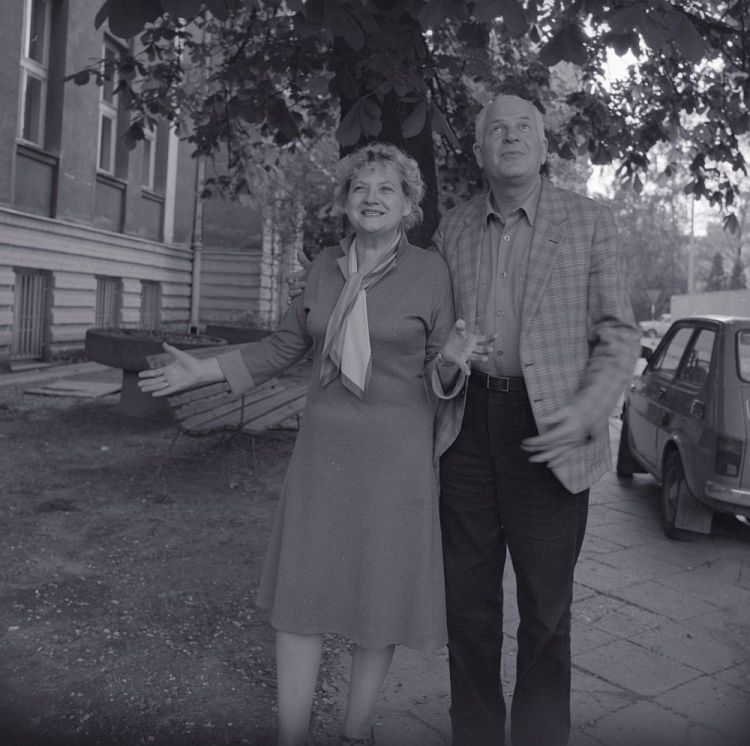 Dyrektor Teatru Ochoty aktor Jan Machulski z żoną Haliną. 1984 r. Fot. PAP/M, B, Brzozowski