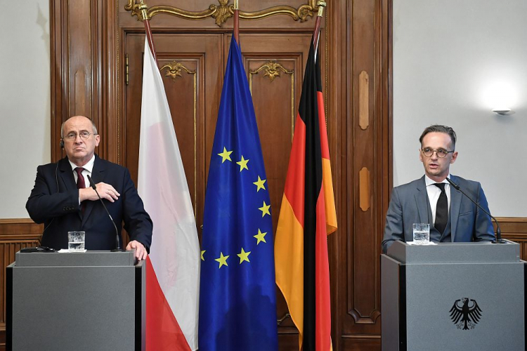 Minister spraw zagranicznych Zbigniew Rau (L) i szef MSZ Niemiec Heiko Maas podczas konferencji prasowej. Berlin, 15.10.2020. Fot. PAP/R. Pietruszka