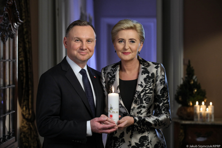 Para prezydencka zachęca do udziału w akcji Wigilijne Dzieło Pomocy Dzieciom. Źródło: Prezydent.pl