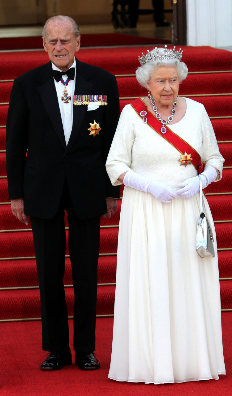 Berlin 2015-06-24. Królowa Elżbieta II z małżonkiem księciem Filipem podczas oficjalnej wizyty w RFN. Fot. PAP/EPA