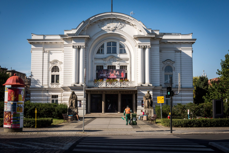  Toruń, 05.09.2015. Teatr im. Wilama Horzycy. PAP/T. Żmijewski