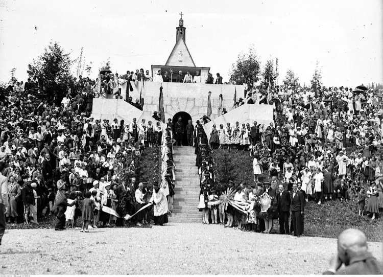 Uroczystość przeniesienia zwłok Jana Kasprowicza z cmentarza w Zakopanem do grobowca – mauzoleum na Herendzie. 08.1933. Fot. NAC