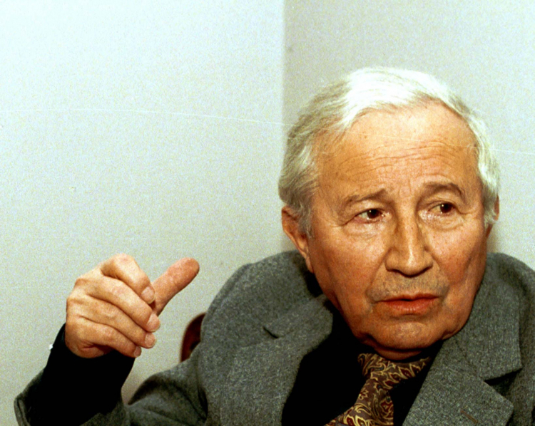 Warszawa, 31.05.1995. Poeta, dramaturg, eseista, prozaik, Tadeusz Różewicz. Fot. PAP/A. Urbanek