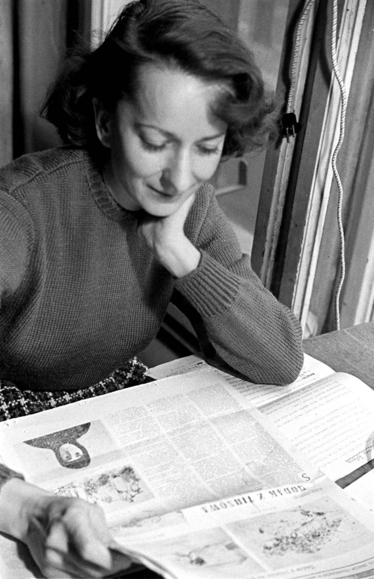 01.11. 1954 r. Wisława Szymborska. Fot. PAP/ E. Węglowski