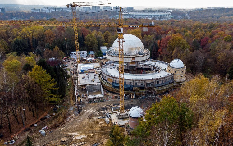 Prace związane z modernizacją i rozbudową Planetarium Śląskiego w Chorzowie. 05.11.2020. Fot. PAP/A. Grygiel