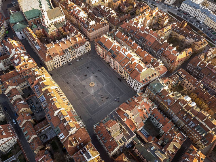 Rynek Starego Miasta w Warszawie. Fot. PAP/Kalbar