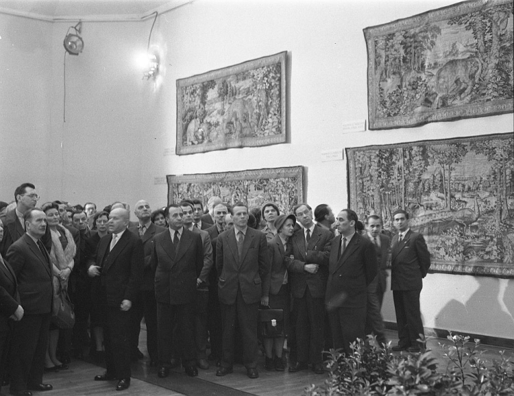 Otwarcie czasowej Wystawy Skarbów Narodowych w Muzeum Narodowym. 16 stycznia 1961 r. do gdyńskiego portu zawinął statek MS Krynica przewożący z Kanady eksponaty pochodzące z Muzeum Zamku na Wawelu, które po wybuchu II Wojny Światowej ewakuowane zostały do Kanady. Warszawa, 01.1961. Fot. PAP/CAF/S. Czarnogórski