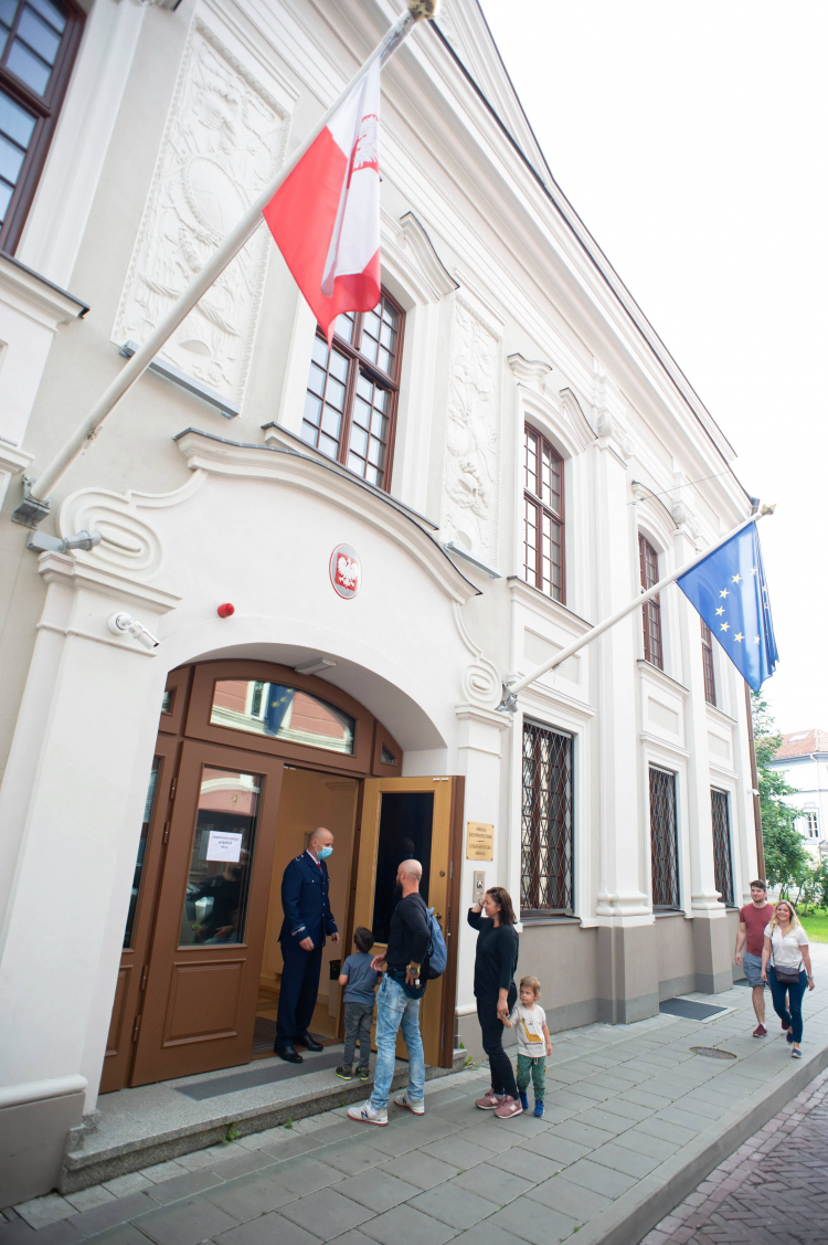 Litwa, Wilno, 28.06.2020.  Ambasada Rzeczypospolitej Polskiej w Wilnie. PAP/V. Doveiko