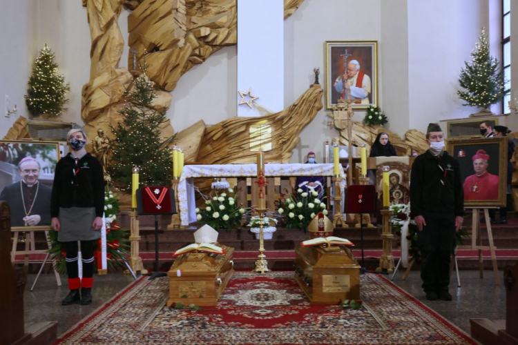 Gorzów Wielkopolski, 26.01.2021. Msza pogrzebowa biskupów Adama Dyczkowskiego i Antoniego Stankiewicza w kościele pw. Pierwszych Męczenników Polski. Fot. PAP/L. Muszyński