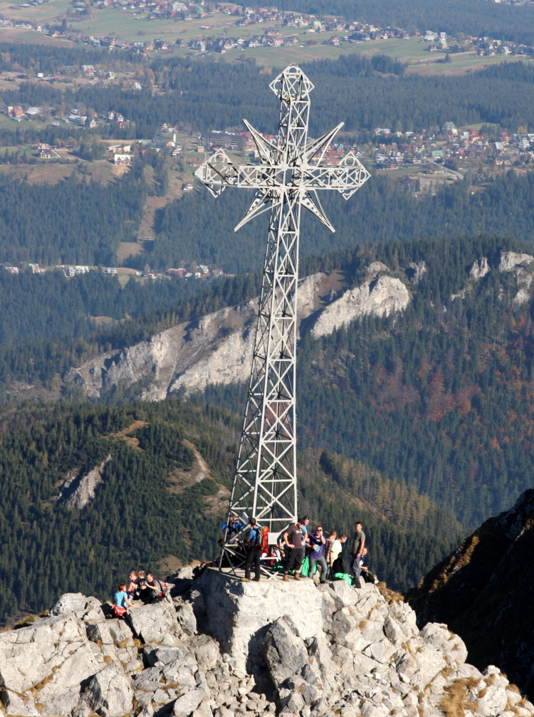  Zakopane, 19.10.2012/ Widok na krzyż,  Zdjęcie lotnicze z pokładu śmigłowca.  Fot. G. Momot