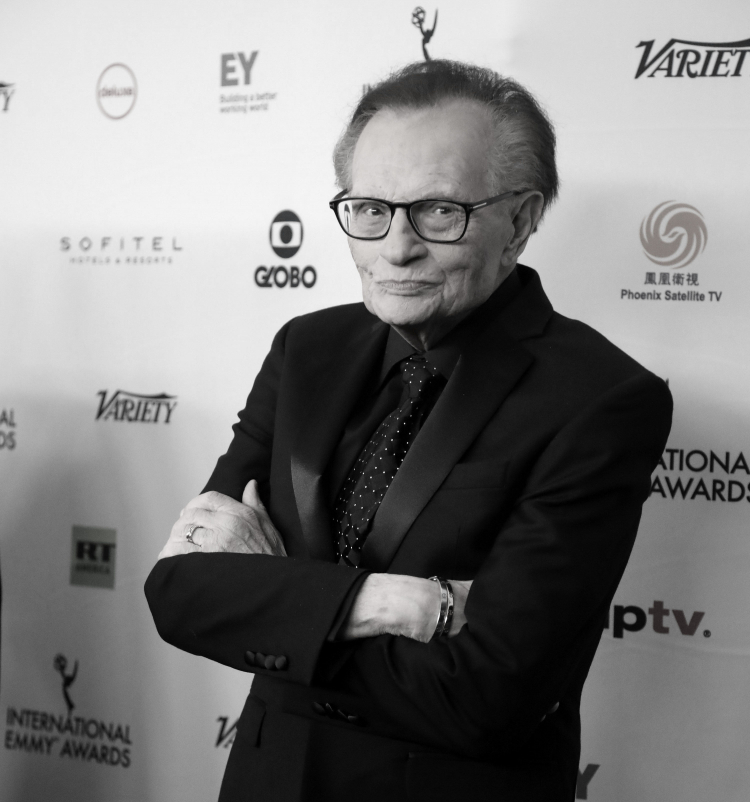 Nowy Jork	2017-11-21 Larry King na uroczystości wreczenia nagród Emmy. Fot. PAP/EPA