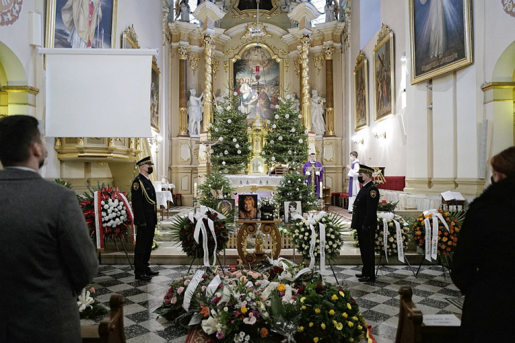 Uroczystości pogrzebowe piosenkarki Marii Koterbskiej w Kościele Opatrzności Bożej w Bielsku-Białej. Fot. PAP/A. Grygiel