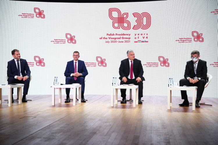 Kraków, 17.02.2021. Szczyt Szefów Rządów Państw Grupy Wyszehradzkiej. Premier RP Mateusz Morawiecki (2L), premier Węgier Viktor Orban (2P), premier Czech Andrej Babisz (P) oraz premier Słowacji Igor Matovicz (L). Fot. PAP/Ł. Gągulski