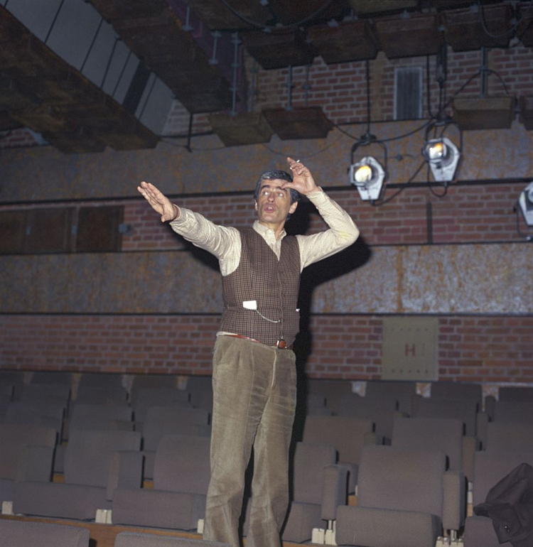 Reżyser i aktor teatralny Adam Hanuszkiewicz. Fot. PAP/J. Morek