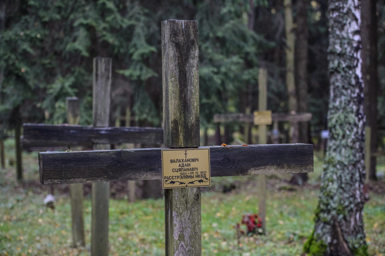 Kuropaty, 11.10.2017. Uroczysko na skraju Mińska na Białorusi, w którym odkryte zostały masowe groby ludzi rozstrzelanych przez NKWD w latach 1937–1941. PAP/W. Pacewicz