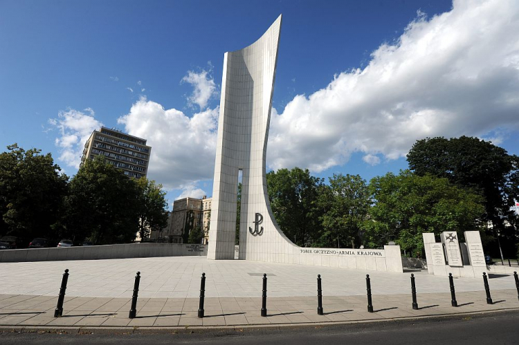 Pomnik Armii Krajowej i Polskiego Państwa Podziemnego w Warszawie. Fot. PAP/G. Jakubowski