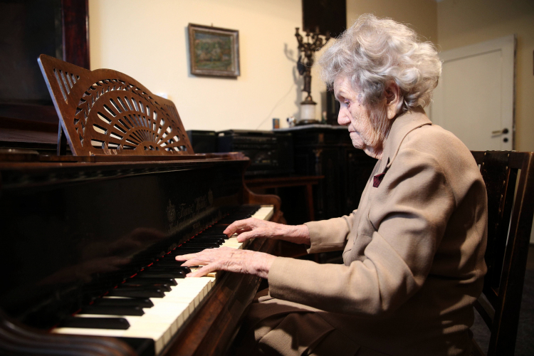 Najstarsza pianistka na świecie, Wanda Szajowska. PAP/Ł. Gągulski