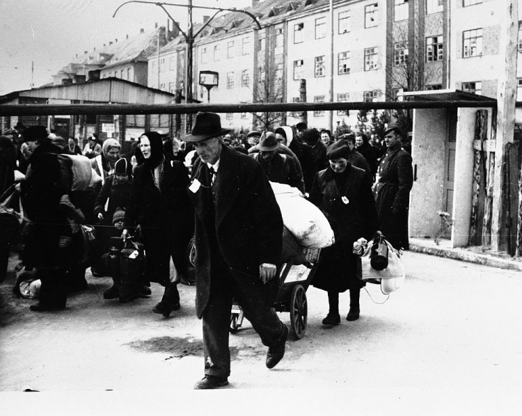 Wysiedlanie Niemców. Szczecin, 1946 r. Fot. PAP/CAF/Reprodukcja