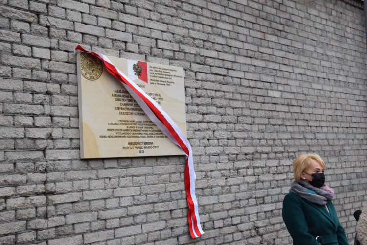 Tablica upamiętniającą grupę Ładosia. Źródło: IPN