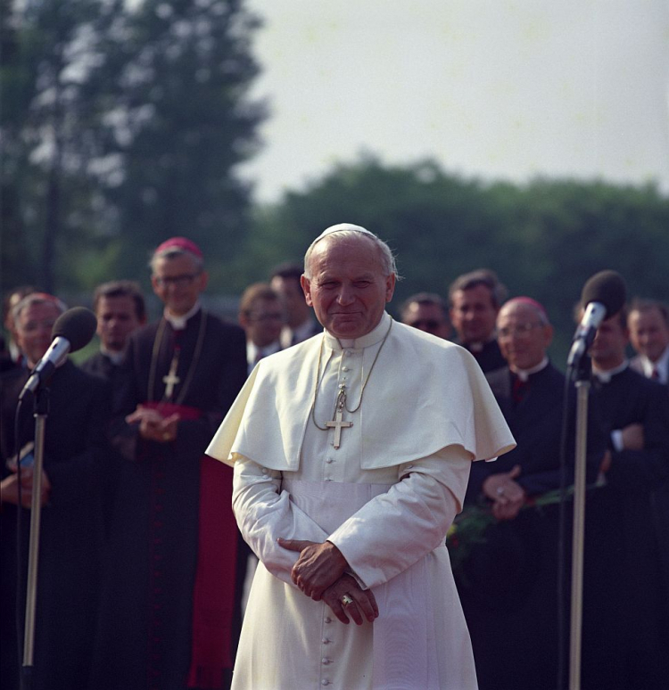Papież Jan Paweł II podczas I pielgrzymki do Polski. Kraków 10.06.1979. Fot. PAP/L. Łożyński