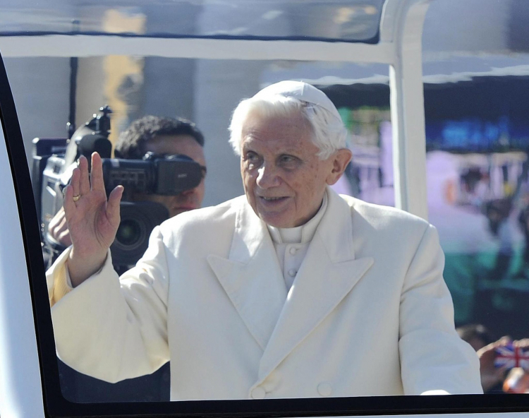 Watykan, 27.02.2013 r. Papież Benedykt XVI. Fot. PAP/EPA