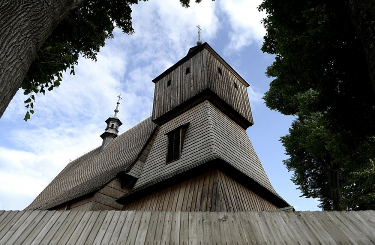 Pochodzący z XVI wieku drewniany kościół parafialny pw. Wszystkich Świętych w Bliznem w 2003 r. wpisany na Listę Światowego Dziedzictwa Naturalnego i Kulturalnego UNESCO. Fot. PAP/D. Delmanowicz