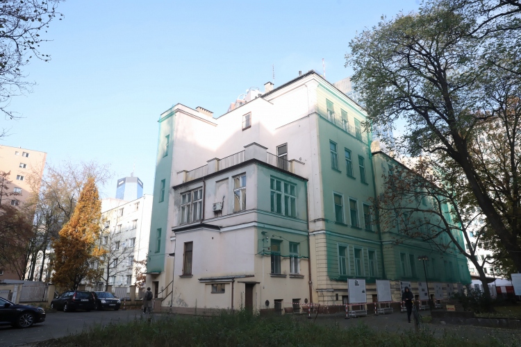 Budynek dawnego Szpitala Bersohnów i Baumanów zakupiony na rzecz Muzeum Getta Warszawskiego. Fot. PAP/T.Gzell
