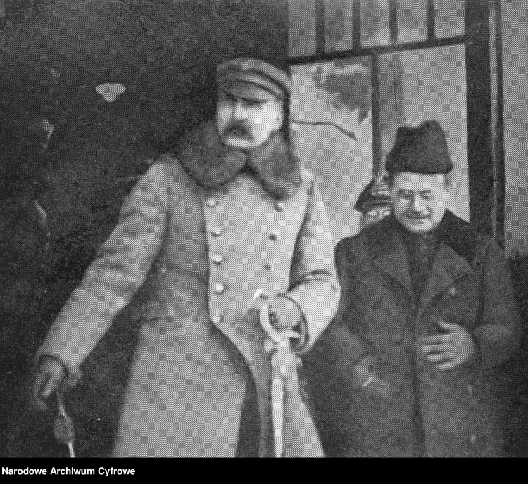 Ok. 1920 r. Naczelnik Państwa Józef Piłsudski w towarzystwie nuncjusza papieskiego Achille Ratti. Źródło: NAC
