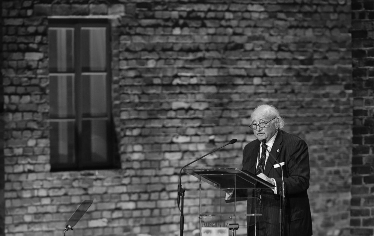 Roman Kent podczas uroczystości 70. rocznicy wyzwolenia Auschwitz-Birkenau na terenie b. nazistowskiego niemieckiego obozu koncentracyjnego i zagłady. Fot. PAP/J. Bednarczyk