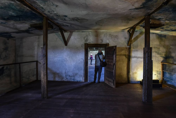 Państwowe Muzeum na Majdanku w Lublinie: zakończył się remont baraku łaźni męskiej oraz bunkra komór gazowych. 06.05.2021. Fot. PAP/W. Jargiło