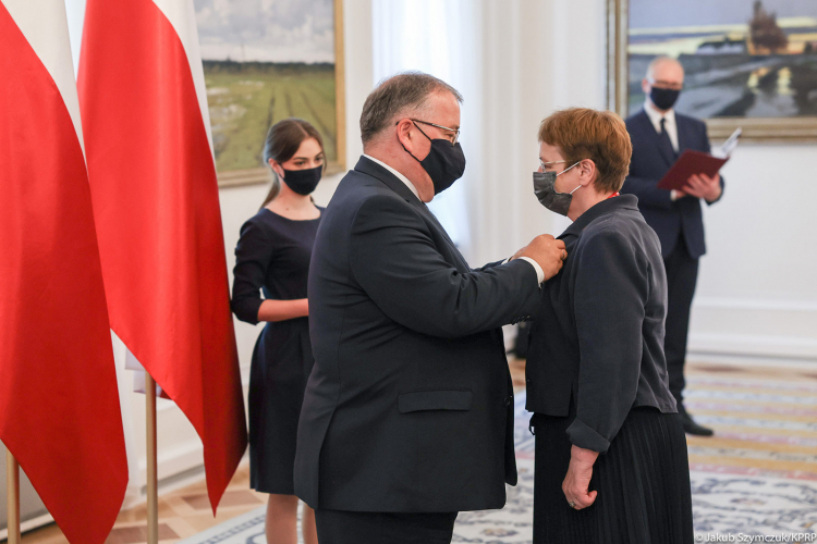 Inka Dowlasz została odznaczona Krzyżem Kawalerskim Orderu Odrodzenia Polski. Źródło: Związek Artystów Scen Polskich