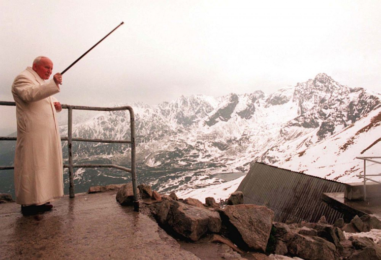 Ojciec Święty i Tatry. 1997 r. Fot. PAP/CAF/R. Pietruszka