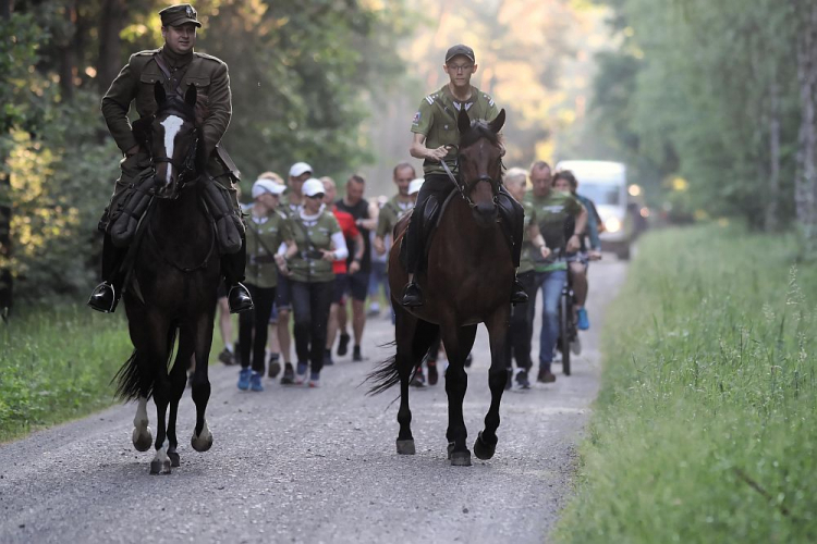 Uczestnicy II sztafetowej pielgrzymki biegowej pamięci mjr. Hubala na Jasną Górę. Fot. PAP/R. Zawistowski