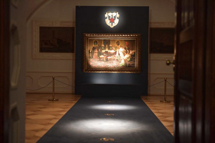Pokaz obrazu Henryka Siemiradzkiego „Chopin w salonie księcia Antoniego Radziwiłła w roku 1829” w pałacu w Nieborowie. Fot. PAP/G. Michałowski