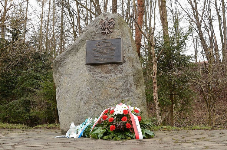 Tablica pamięci Anieli i Franciszka Szewczyków w Gruszowie. Fot. Janusz Ślęzak (IPN)