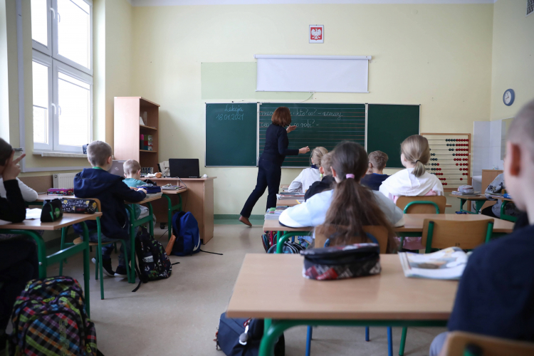 Lekcja w Szkole Podstawowej nr 1 w Otwocku. Fot. PAP/L. Szymański