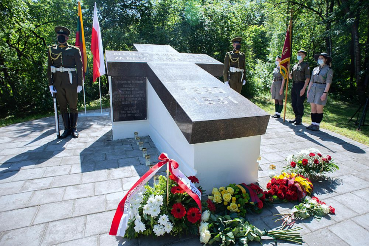 Uroczyste obchody 190. rocznicy bitwy o Wilno. Fot. PAP/V. Doveiko