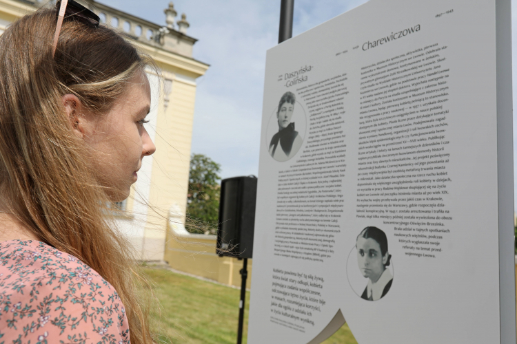 Otwarcie wystawy „Pionierki. Kobiety w edukacji i nauce”. Fot. PAP/A. Reszko