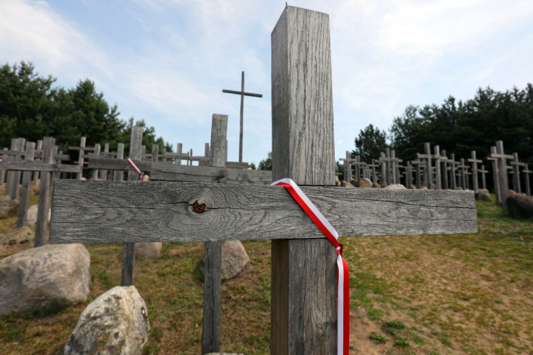 Wzgórze Krzyży w Gibach upamiętniające pomordowanych w obławie augustowskiej. Fot. PAP/A. Reszko