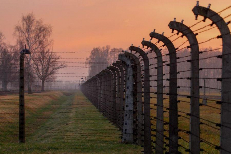 Teren byłego niemieckiego obozu koncentracyjnego Auschwitz Birkenau. Fot. PAP/ A. Grygiel