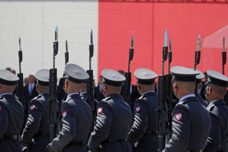 Defilada wojskowa po Uroczystej Odprawie Wart przed Grobem Nieznanego Żołnierza w Warszawie w ramach obchodów Święta Wojska Polskiego Warszawa, 15.08.2020. Fot. PAP/T. Gzell