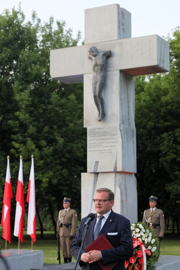 Warszawa, 11.07.2021. Szef Urzędu do Spraw Kombatantów i Osób Represjonowanych Jan Józef Kasprzyk podczas uroczystości pod pomnikiem Ofiar Ludobójstwa dokonanego przez nacjonalistów ukraińskich na obywatelach II RP na terenie województw płd.-wsch. w latach 1942-1947. Fot. PAP/P. Supernak 