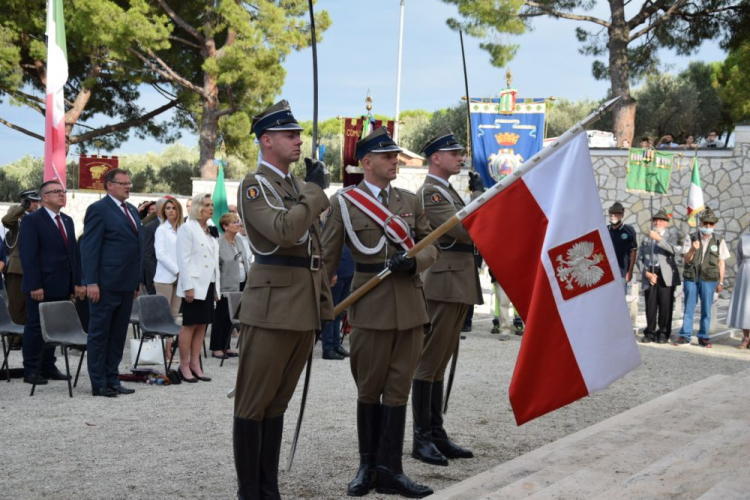 Uroczystości na Polskim Cmentarzu Wojennym w Loreto. 17.07.2021. Źródło:  UdSKiOR