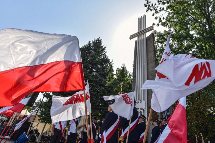 Uroczystości przy pomniku Doli Kolejarskiej na Dworcu Głównym PKP w Lublinie. 18.07.2021. Fot. PAP/W. Jargiło