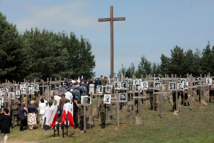 Obchody 76. rocznicy obławy augustowskiej na Górze Krzyży w miejscowości Giby. Fot. PAP/A. Reszko